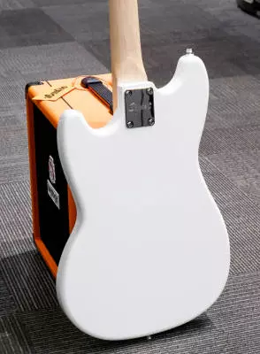 Squier - Sonic Bronco Bass, Maple Fingerboard - Arctic Whit 2